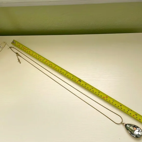 Kenneth Cole Gorgeous teardrop pendant Necklace - Picture 4 of 5